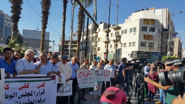 Filistinliler Gazze'ye uygulanan yaptırımları protesto etti